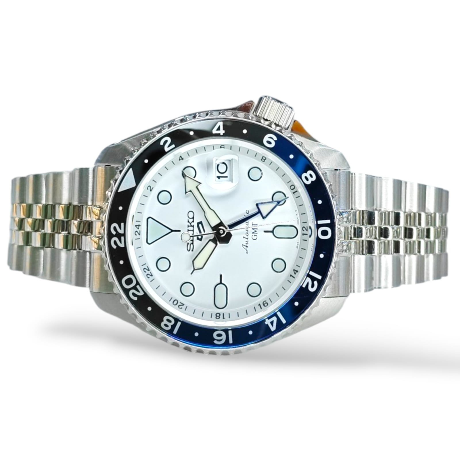 Seiko 5 Sports SKX GMT Sky Blue, Silver Cloud - Image 3