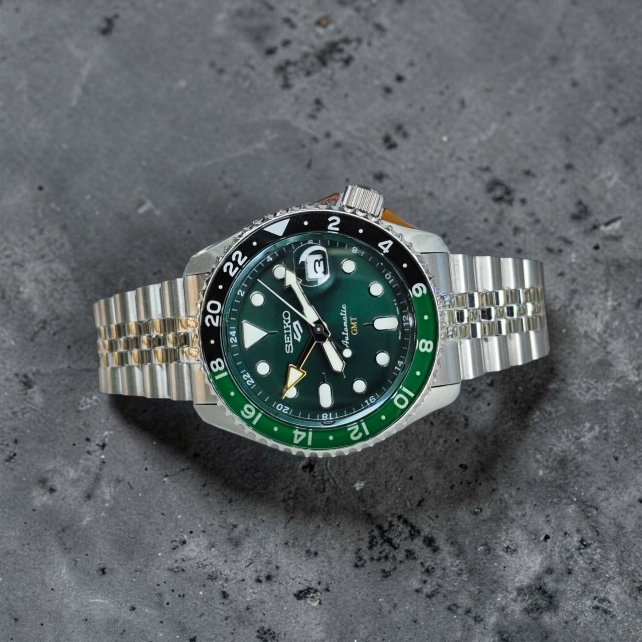 Seiko 5 Sports SKX GMT Bi-Colour Green - Image 4