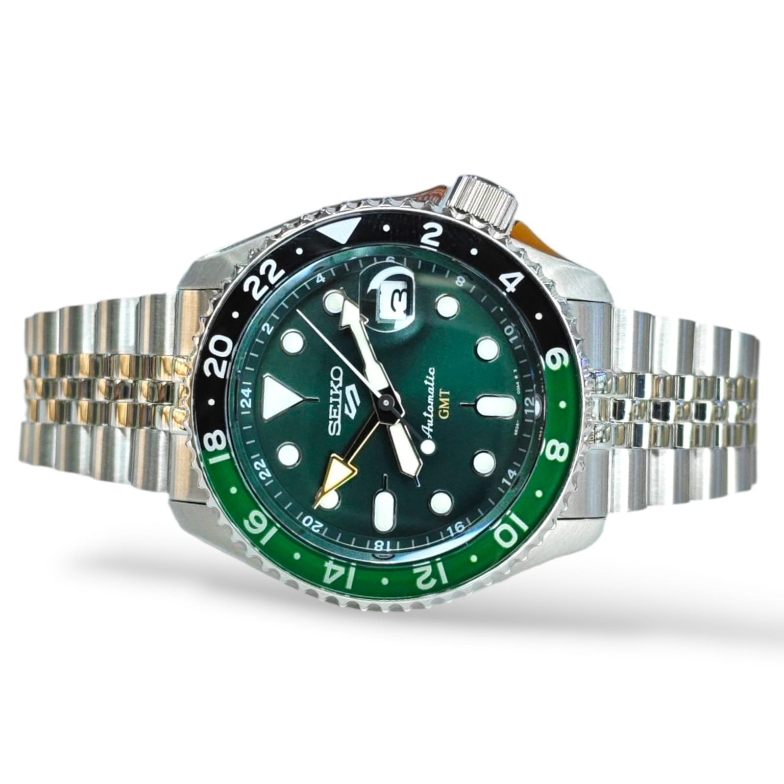 Seiko 5 Sports SKX GMT Bi-Colour Green - Image 3