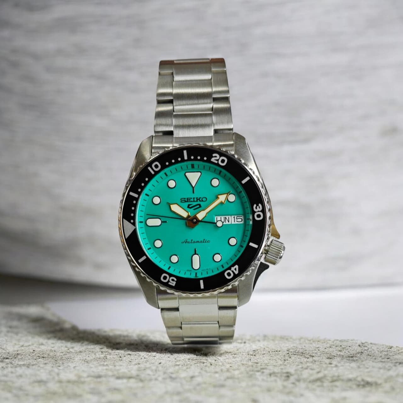 Seiko 5 Sports SKX Midi Teal - Image 5